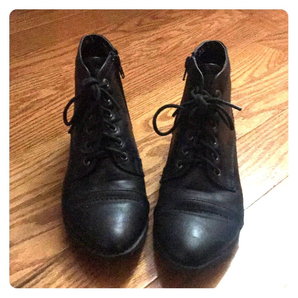 Sz 6 Black Booties